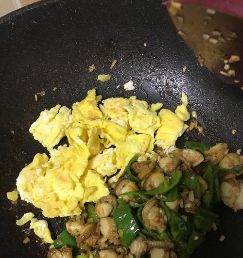 扇贝肉的美味烹饪法（以新鲜扇贝肉为主材）